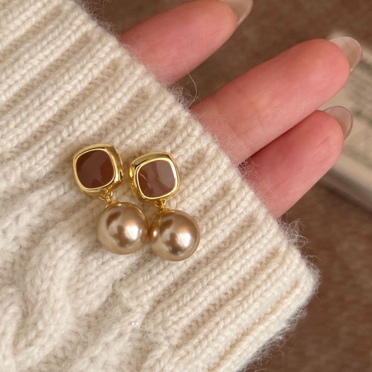 1 Pair French Vintage Square Pearl Brown Stud Earrings For Women, Chanel-Inspired Fall Winter Luxury Elegant Earrings