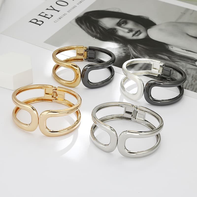 Hollow Zinc Alloy Gold Bracelet For Women, European American Exaggerated Style, Anti-fade, Wholesale Cross-border Hot Sale Jewelry