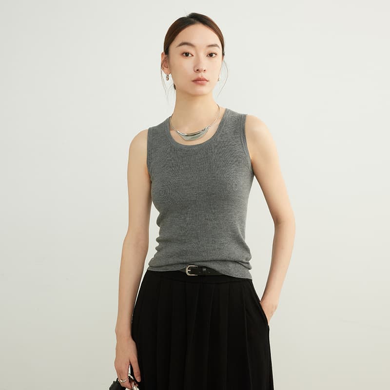 New Seamless Inner Low Collar Sleeveless Knitwear